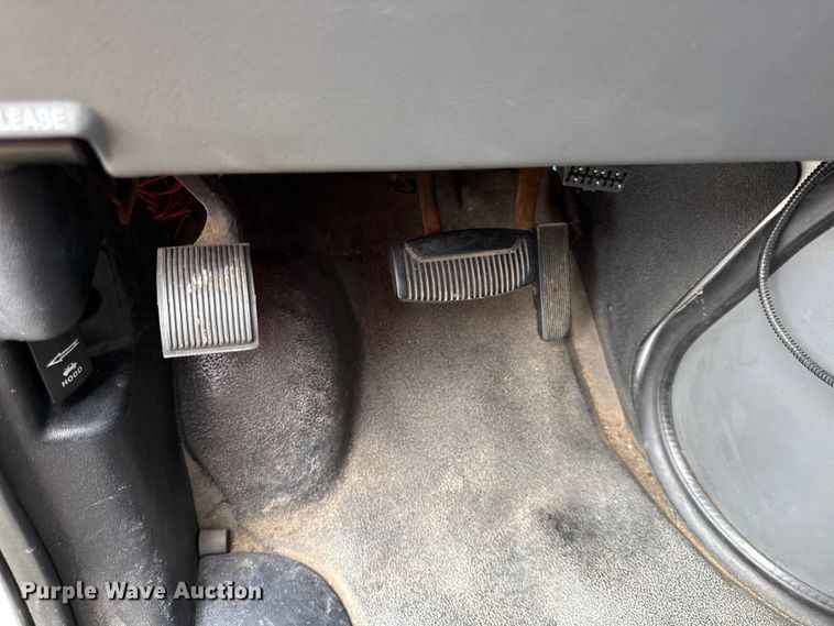 image for item DZ4451 2004 Ford E350 van