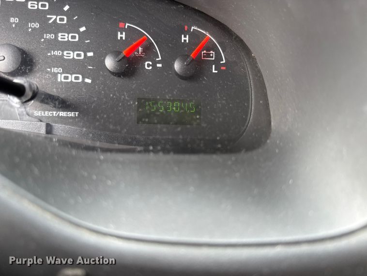 image for item DZ4451 2004 Ford E350 van