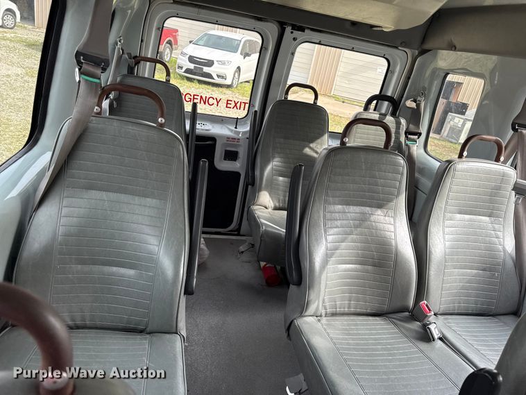 image for item DZ4451 2004 Ford E350 van