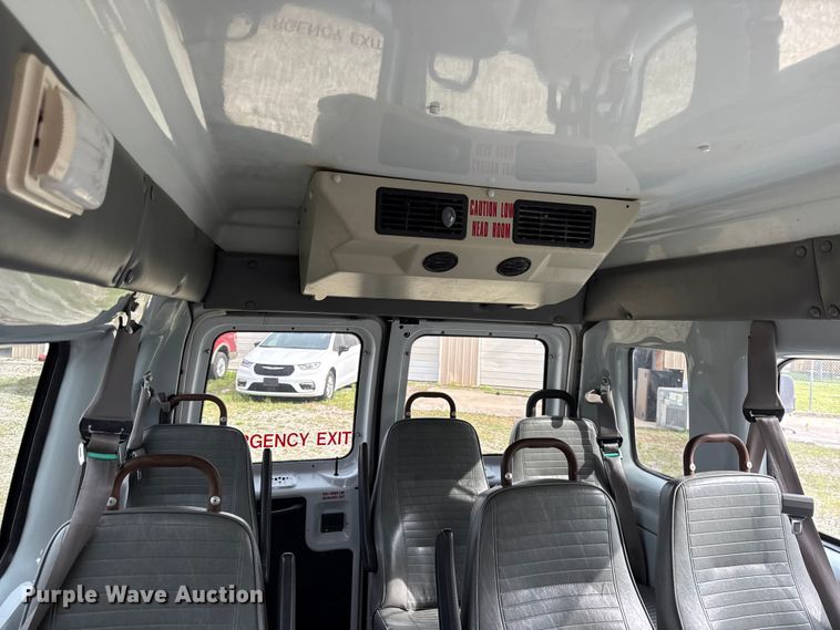 image for item DZ4451 2004 Ford E350 van