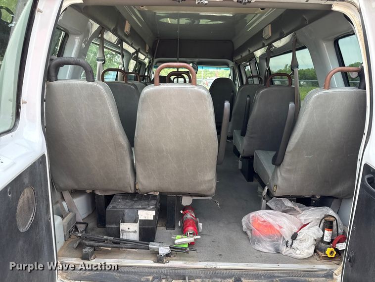 image for item DZ4451 2004 Ford E350 van