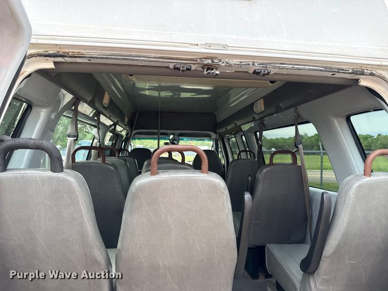 image for item DZ4451 2004 Ford E350 van