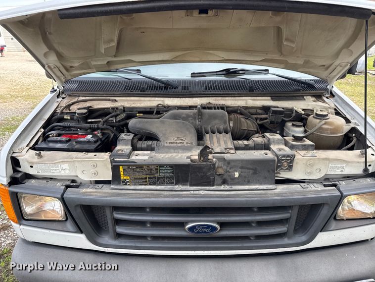 image for item DZ4451 2004 Ford E350 van