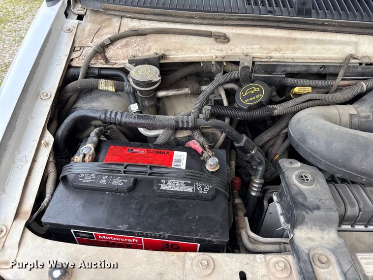 image for item DZ4451 2004 Ford E350 van