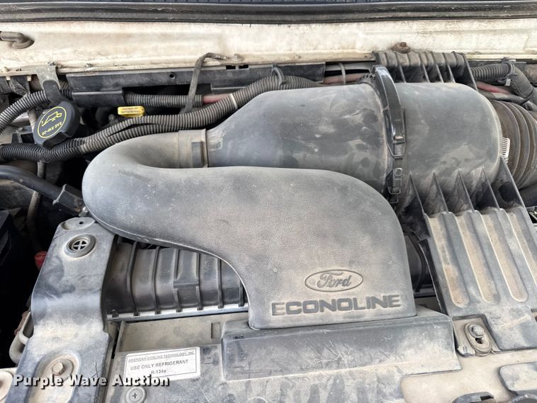 image for item DZ4451 2004 Ford E350 van