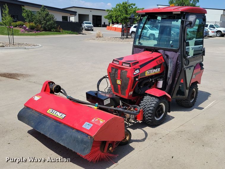 2021 Steiner 450 broom
