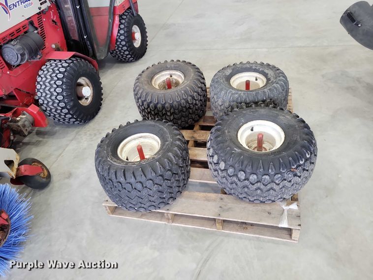 image for item DZ7112 2017 Ventrac 4500P broom
