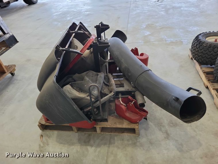 image for item DZ7113 eXmark grass bagger