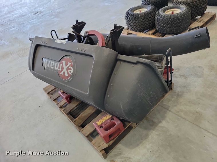 image for item DZ7113 eXmark grass bagger