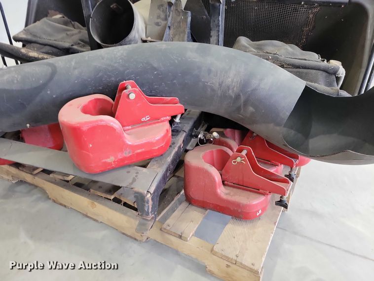 image for item DZ7113 eXmark grass bagger