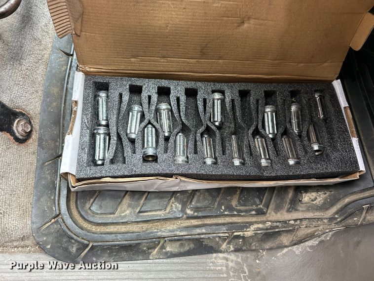 image for item EA4853 2003 Dodge Ram 2500 Crew Cab pickup truck