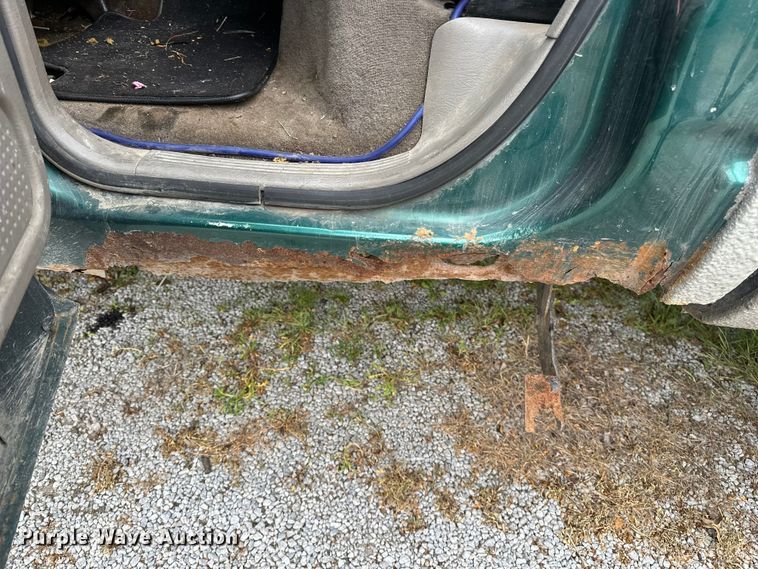 image for item EA4853 2003 Dodge Ram 2500 Crew Cab pickup truck