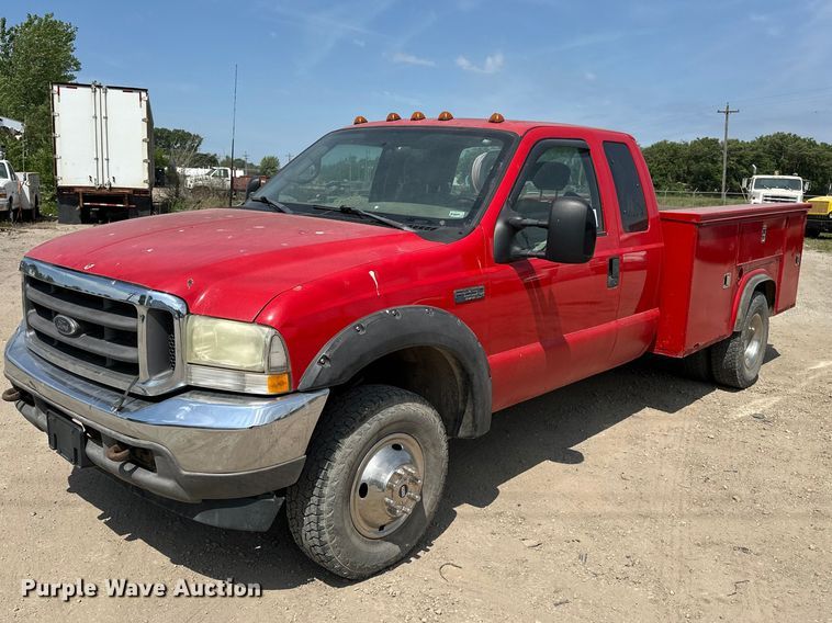 1999 Ford F250 Super Duty Ext. Cab utility bed pickup truck