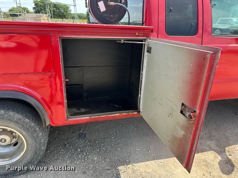 image for item EA4880 1999 Ford F250 Super Duty Ext. Cab utility bed pickup truck