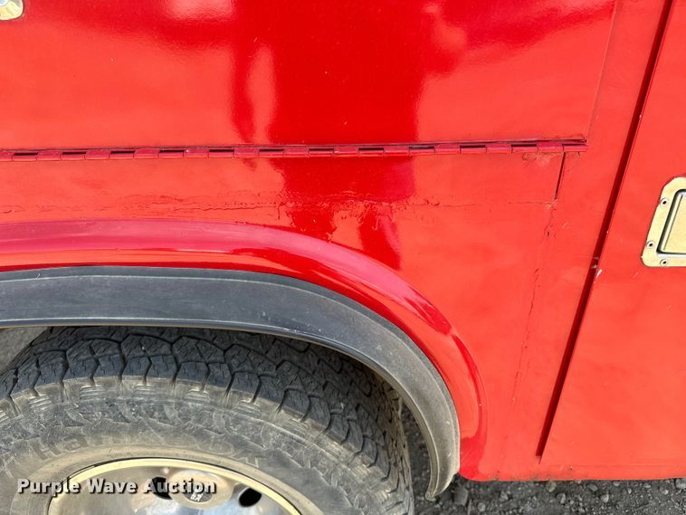 image for item EA4880 1999 Ford F250 Super Duty Ext. Cab utility bed pickup truck