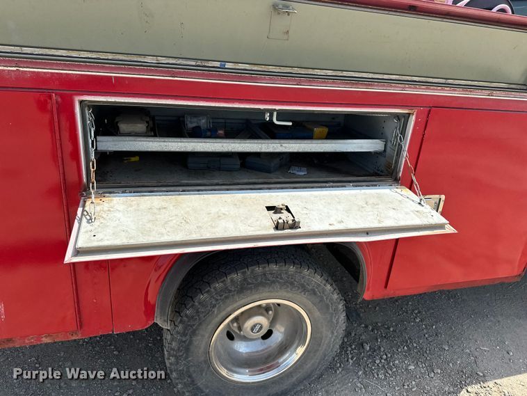 image for item EA4880 1999 Ford F250 Super Duty Ext. Cab utility bed pickup truck