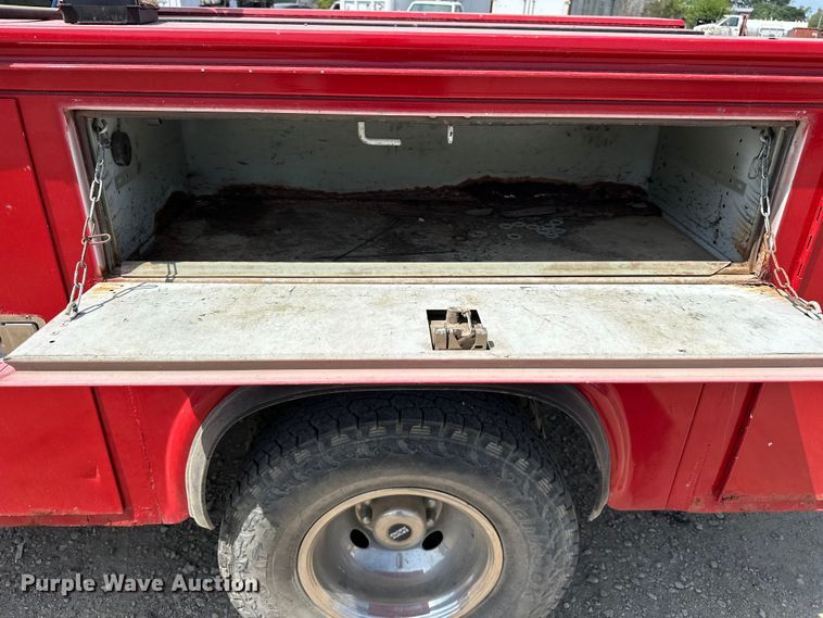 image for item EA4880 1999 Ford F250 Super Duty Ext. Cab utility bed pickup truck