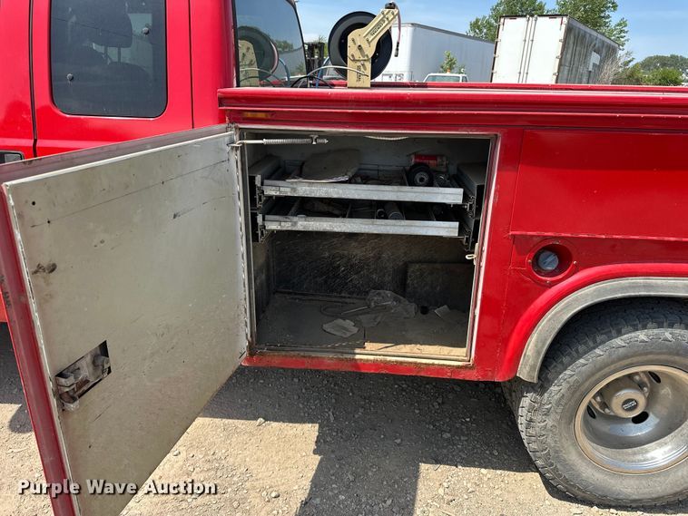 image for item EA4880 1999 Ford F250 Super Duty Ext. Cab utility bed pickup truck