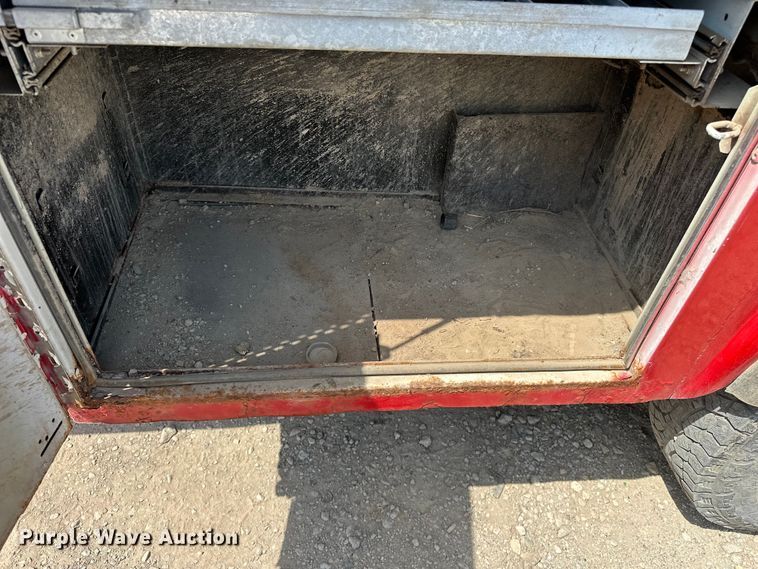image for item EA4880 1999 Ford F250 Super Duty Ext. Cab utility bed pickup truck
