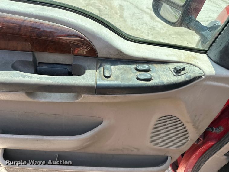 image for item EA4880 1999 Ford F250 Super Duty Ext. Cab utility bed pickup truck