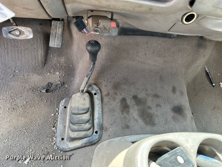 image for item EA4880 1999 Ford F250 Super Duty Ext. Cab utility bed pickup truck