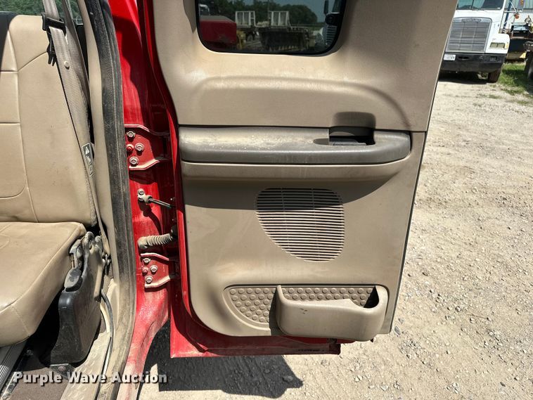 image for item EA4880 1999 Ford F250 Super Duty Ext. Cab utility bed pickup truck