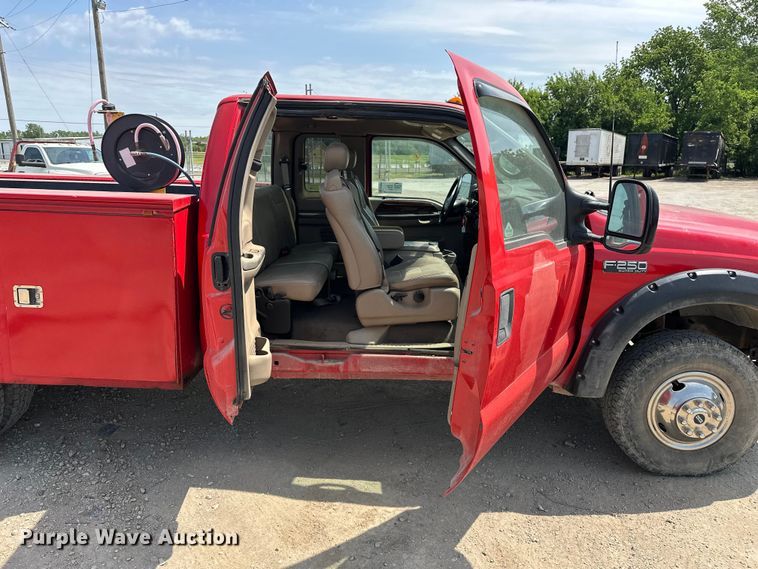 image for item EA4880 1999 Ford F250 Super Duty Ext. Cab utility bed pickup truck