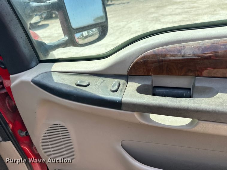 image for item EA4880 1999 Ford F250 Super Duty Ext. Cab utility bed pickup truck