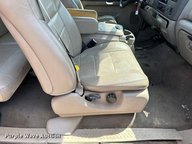image for item EA4880 1999 Ford F250 Super Duty Ext. Cab utility bed pickup truck