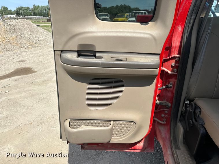 image for item EA4880 1999 Ford F250 Super Duty Ext. Cab utility bed pickup truck