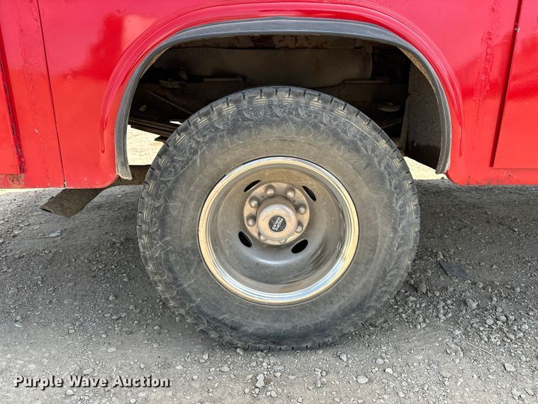 image for item EA4880 1999 Ford F250 Super Duty Ext. Cab utility bed pickup truck