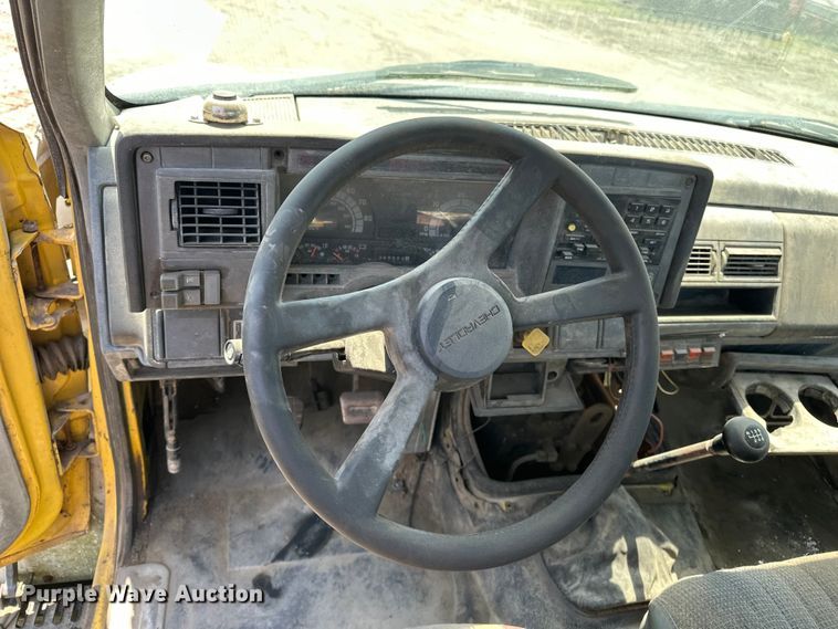 image for item EA4885 1998 Chevrolet C6500 rollback truck