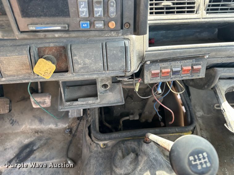 image for item EA4885 1998 Chevrolet C6500 rollback truck