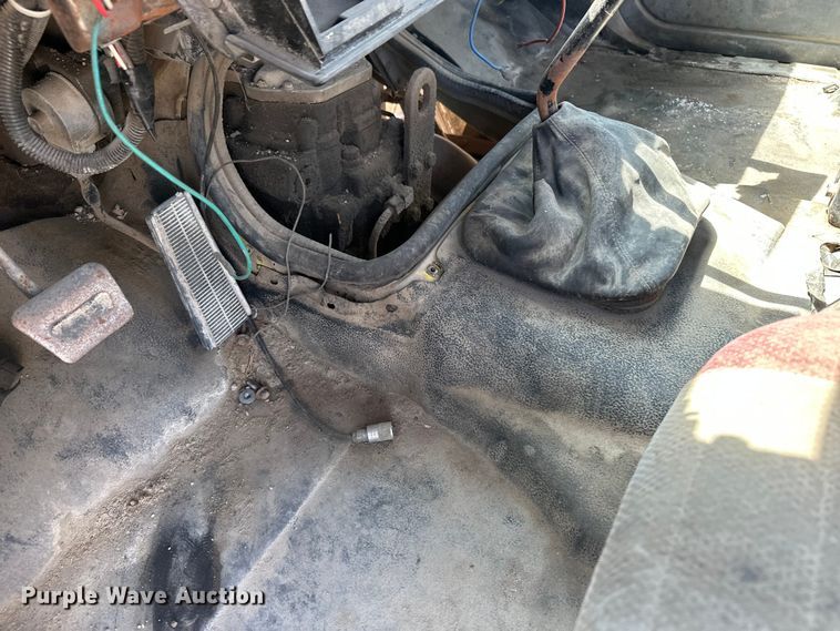 image for item EA4885 1998 Chevrolet C6500 rollback truck