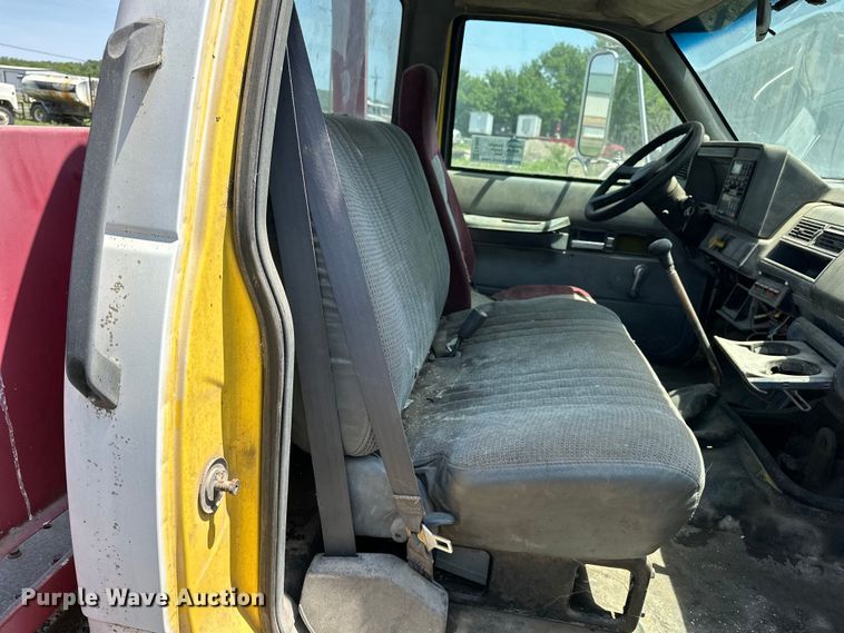 image for item EA4885 1998 Chevrolet C6500 rollback truck