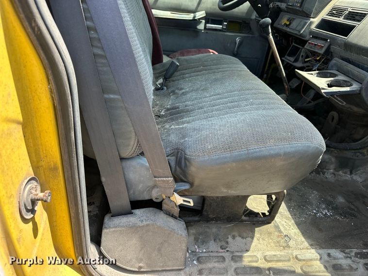 image for item EA4885 1998 Chevrolet C6500 rollback truck