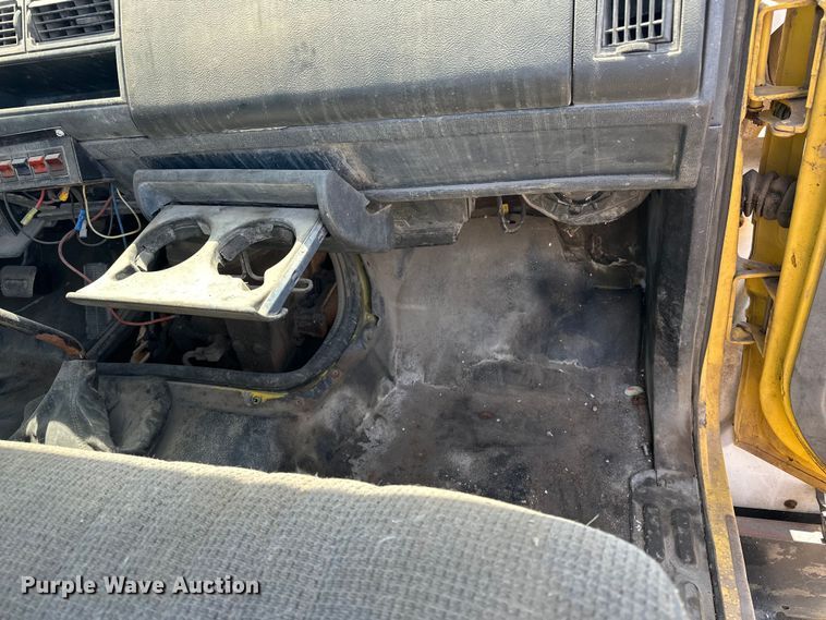 image for item EA4885 1998 Chevrolet C6500 rollback truck