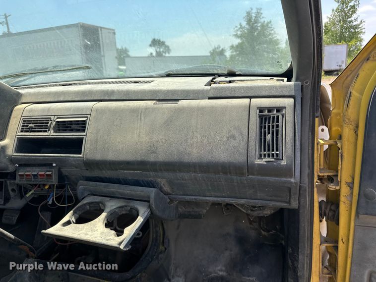 image for item EA4885 1998 Chevrolet C6500 rollback truck