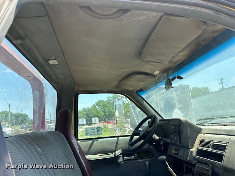 image for item EA4885 1998 Chevrolet C6500 rollback truck