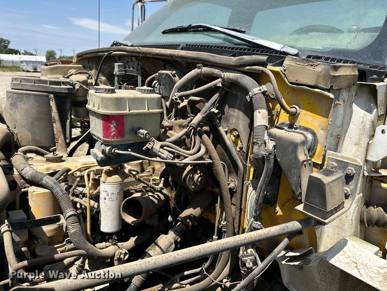 image for item EA4885 1998 Chevrolet C6500 rollback truck