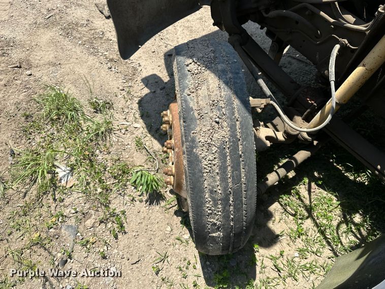 image for item EA4885 1998 Chevrolet C6500 rollback truck