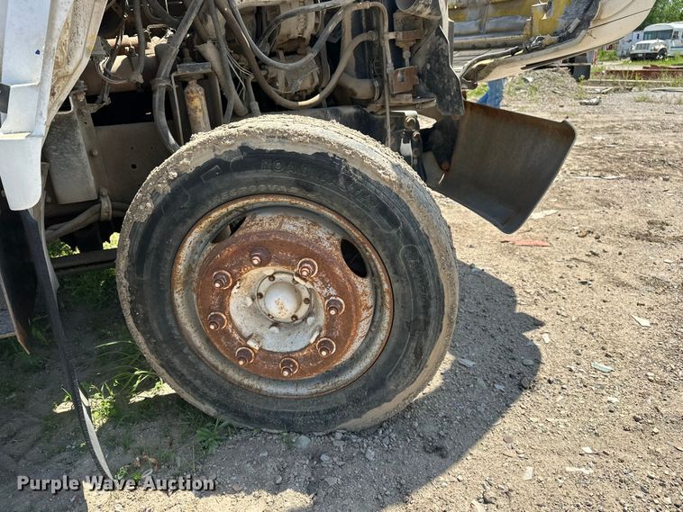 image for item EA4885 1998 Chevrolet C6500 rollback truck