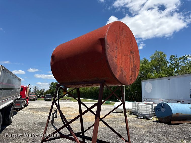 image for item EC4581 (2) fuel tanks