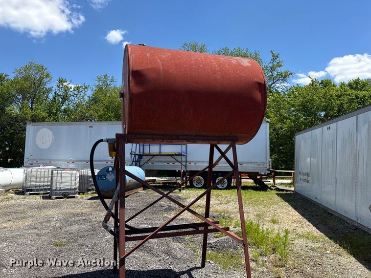 image for item EC4581 (2) fuel tanks