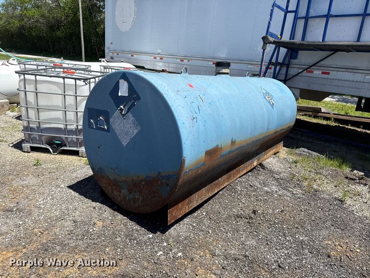 image for item EC4581 (2) fuel tanks