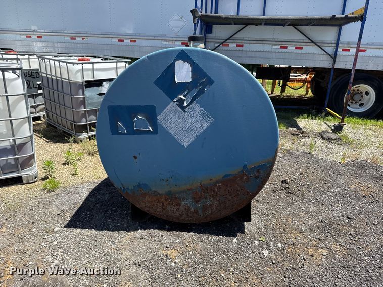 image for item EC4581 (2) fuel tanks
