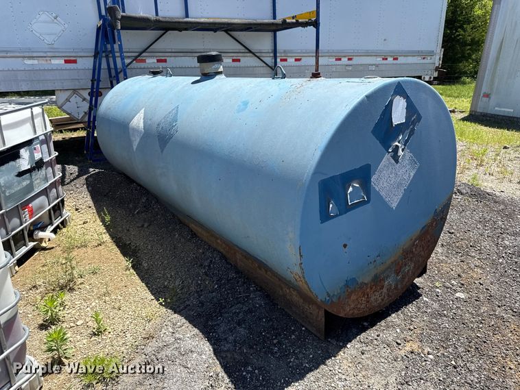 image for item EC4581 (2) fuel tanks