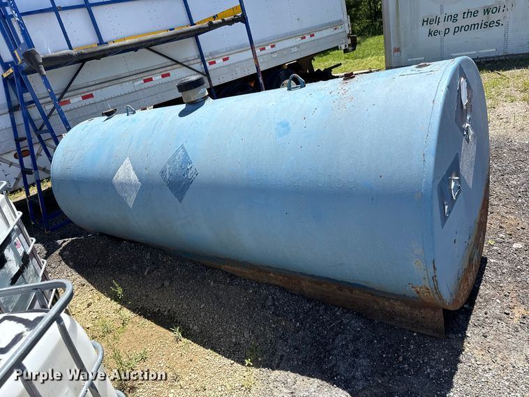 image for item EC4581 (2) fuel tanks