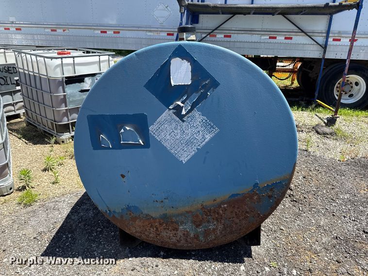 image for item EC4581 (2) fuel tanks