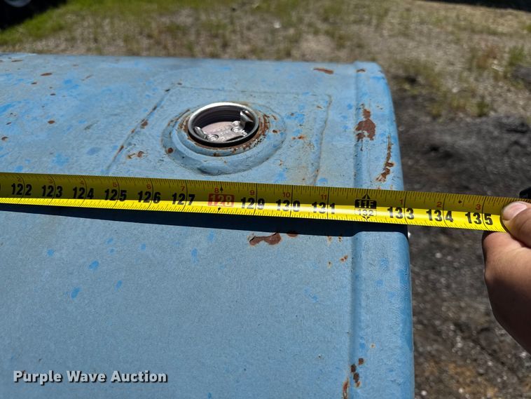 image for item EC4581 (2) fuel tanks